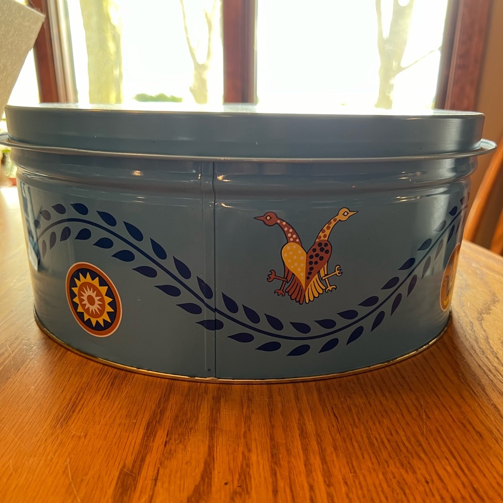 Vintage Pennsylvania Dutch Storage Tin with Serving Tray/Lid
